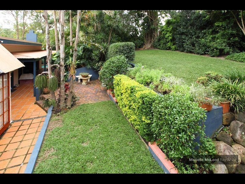 1B Bina Street, Chapel Hill QLD 4069