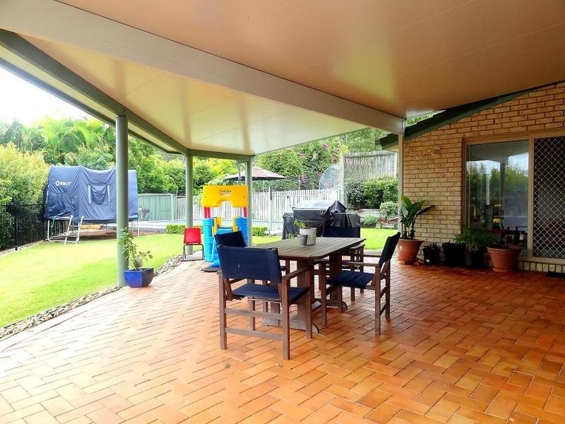 4 Accrington Place, Chapel Hill QLD 4069