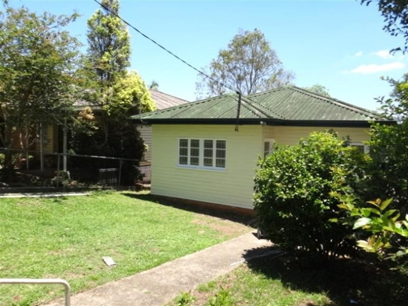 27 Saunders Street, Indooroopilly QLD 4068
