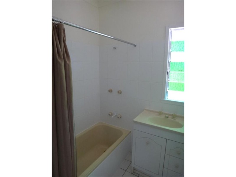 27 Saunders Street, Indooroopilly QLD 4068