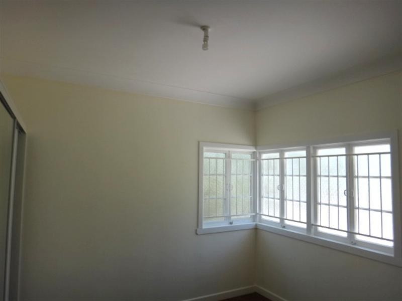 27 Saunders Street, Indooroopilly QLD 4068