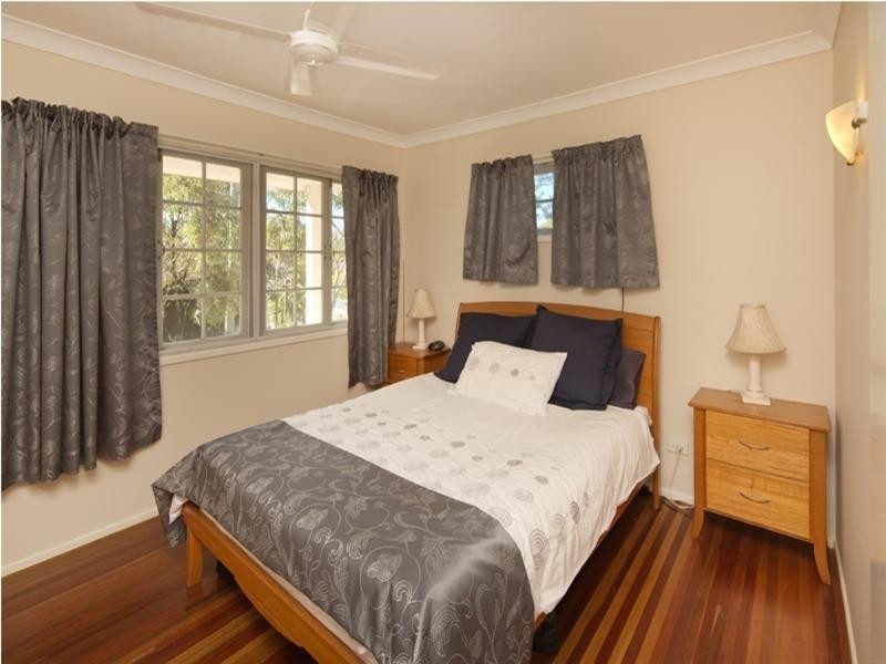 14 Rialanna Street, Kenmore QLD 4069