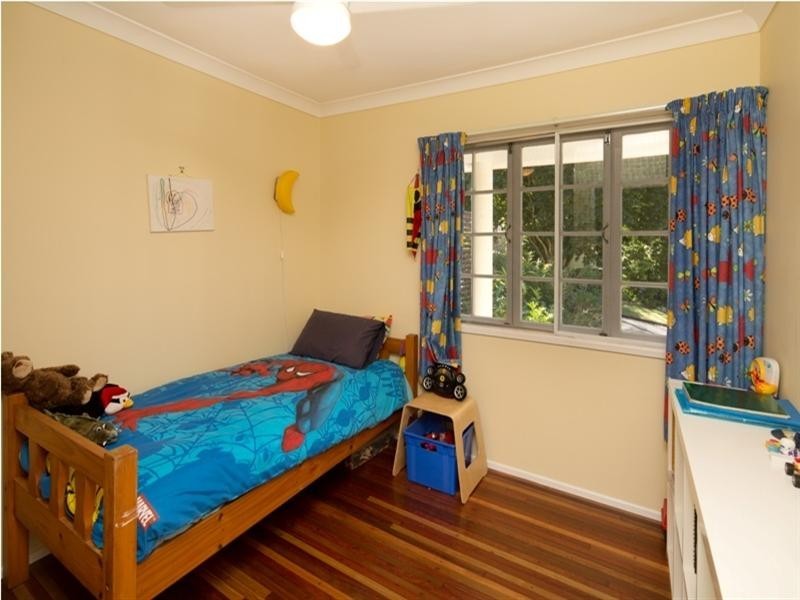 14 Rialanna Street, Kenmore QLD 4069