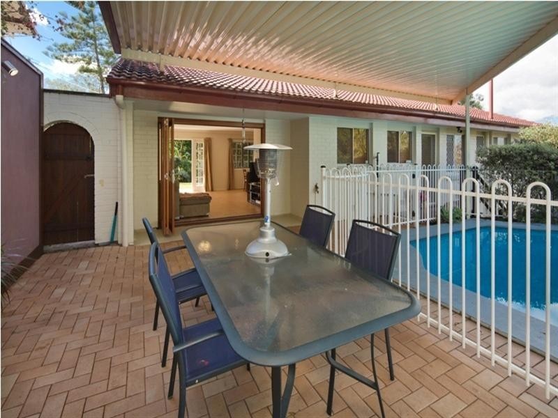 14 Rialanna Street, Kenmore QLD 4069