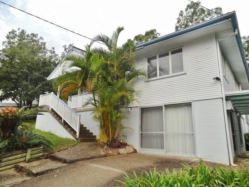 14 Noreen Street, Chapel Hill QLD 4069