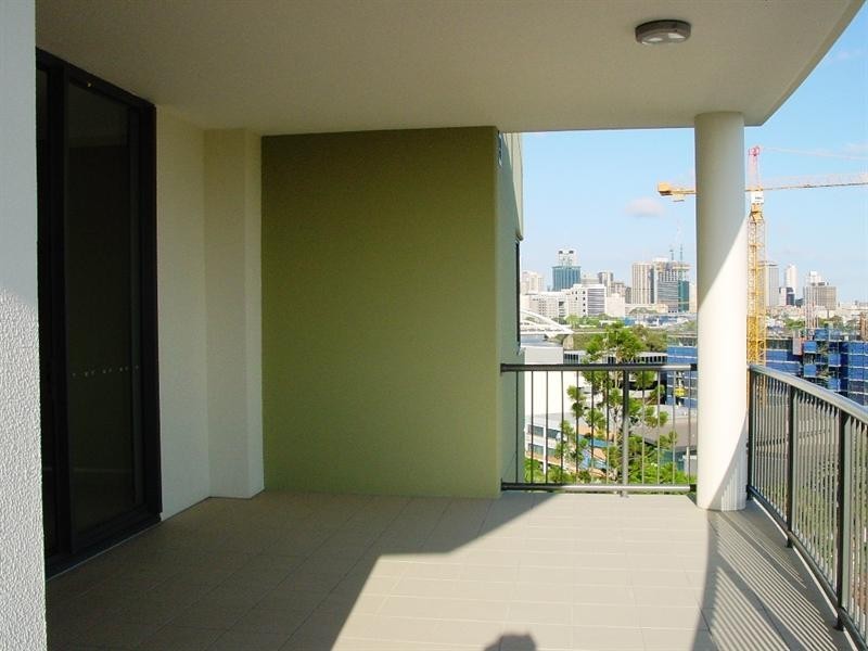 1096/18 Manning Street, Milton QLD 4064