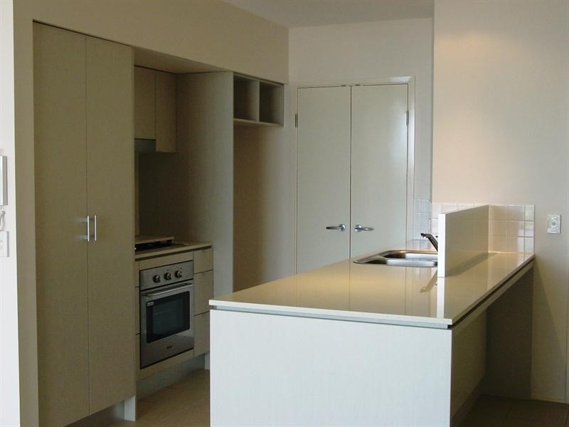 1096/18 Manning Street, Milton QLD 4064