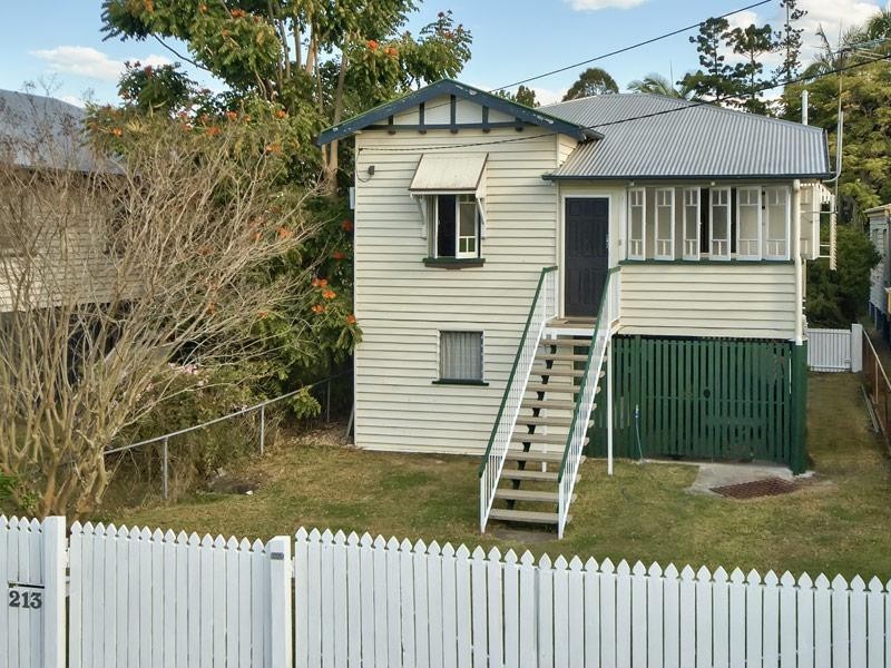 213 Long Street East, Graceville QLD 4075