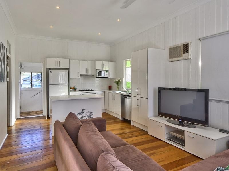 213 Long Street East, Graceville QLD 4075