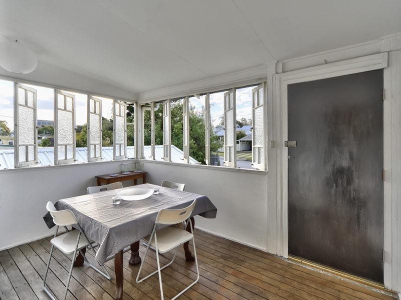 213 Long Street East, Graceville QLD 4075