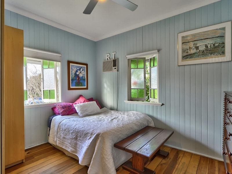 213 Long Street East, Graceville QLD 4075