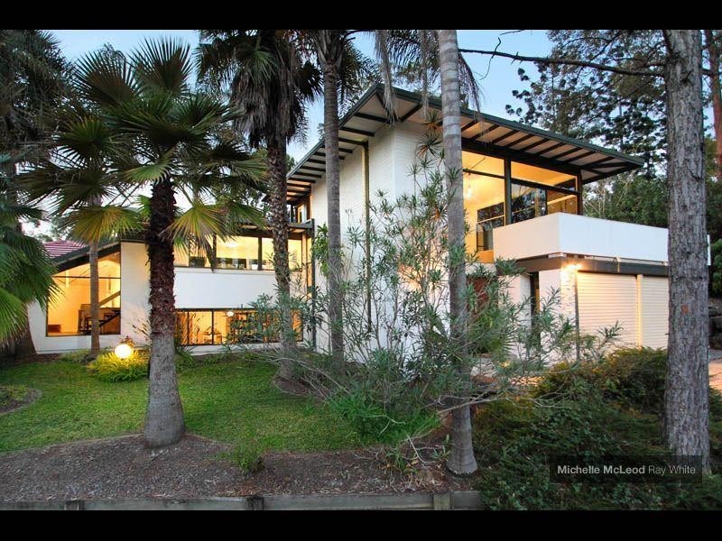 13 Yeoman Street, Chapel Hill QLD 4069