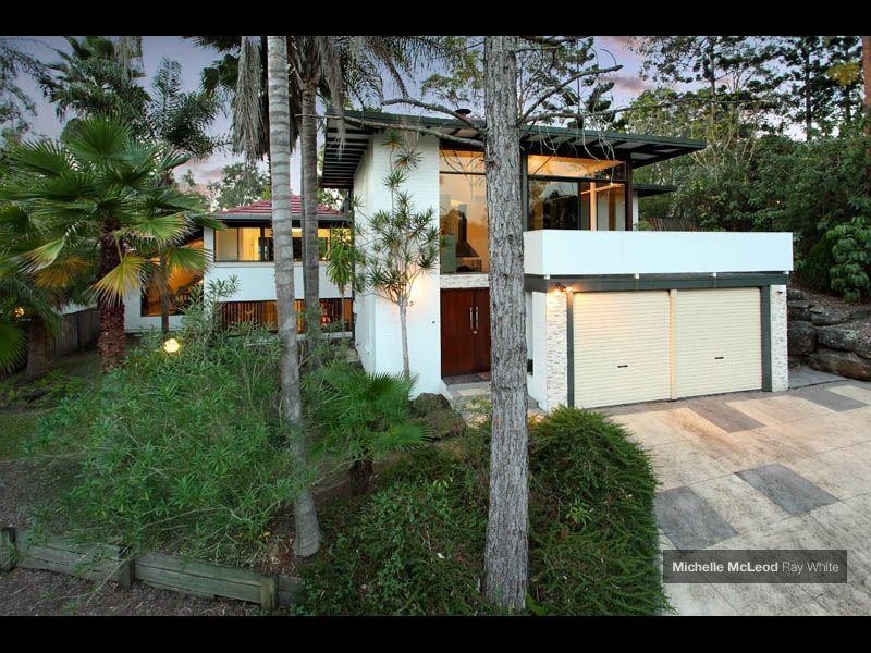 13 Yeoman Street, Chapel Hill QLD 4069