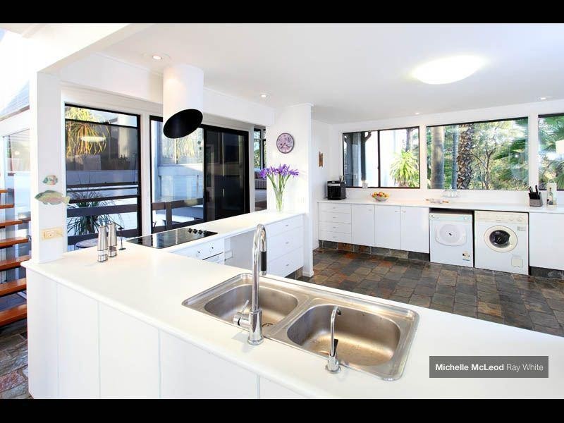 13 Yeoman Street, Chapel Hill QLD 4069