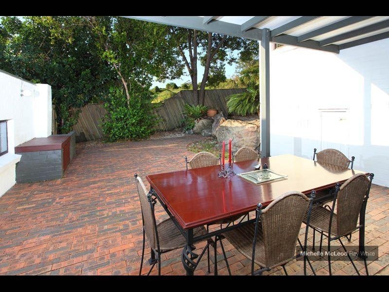 13 Yeoman Street, Chapel Hill QLD 4069