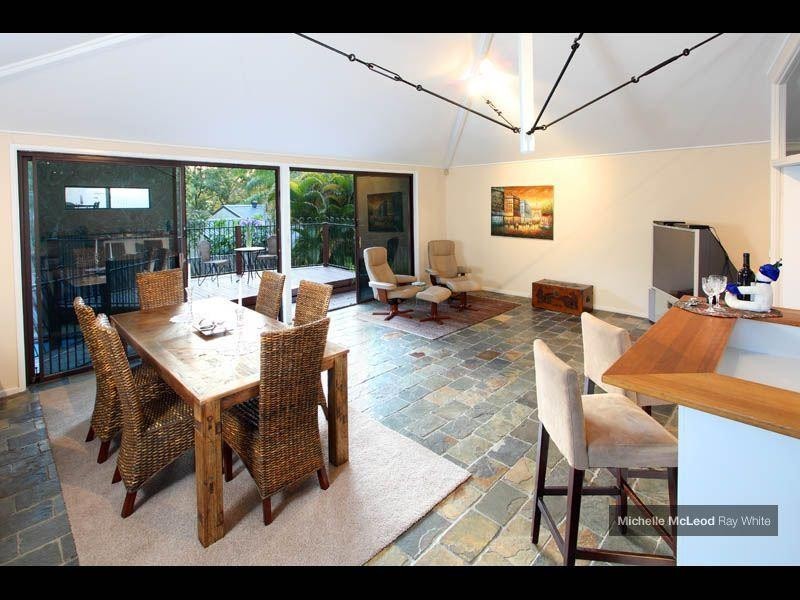 13 Yeoman Street, Chapel Hill QLD 4069