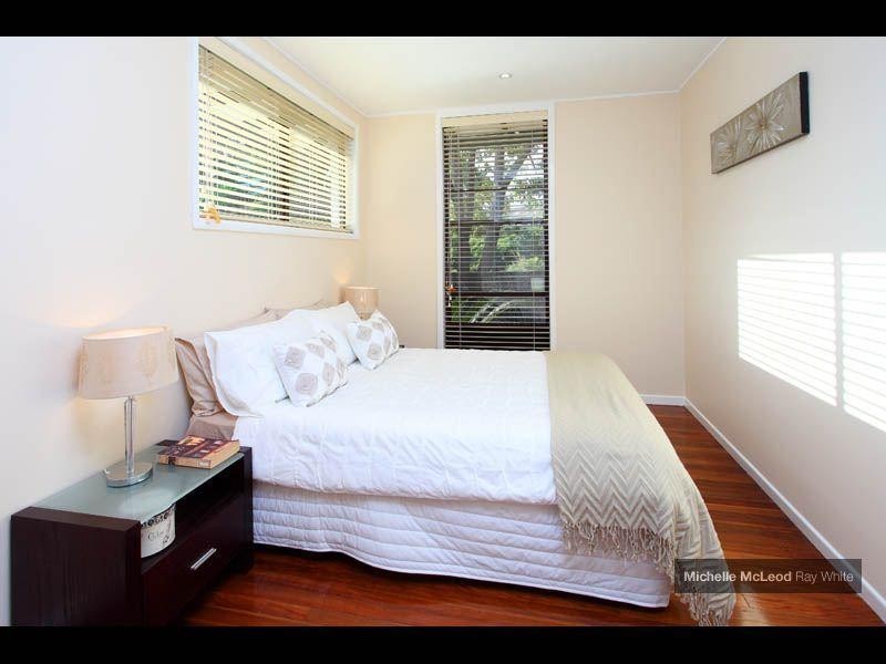 13 Yeoman Street, Chapel Hill QLD 4069