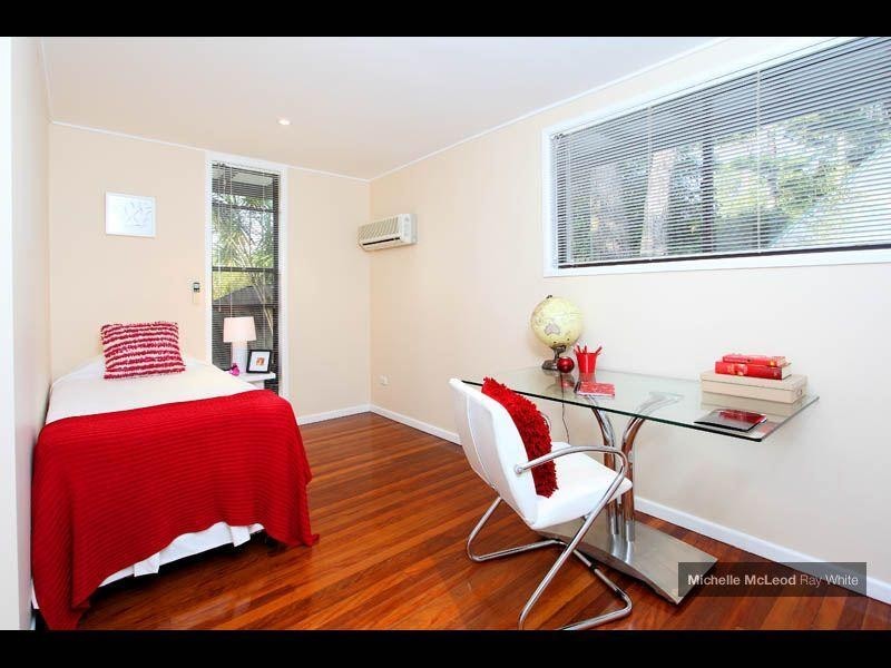 13 Yeoman Street, Chapel Hill QLD 4069