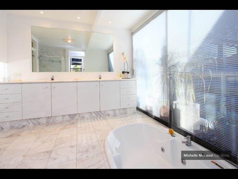 13 Yeoman Street, Chapel Hill QLD 4069