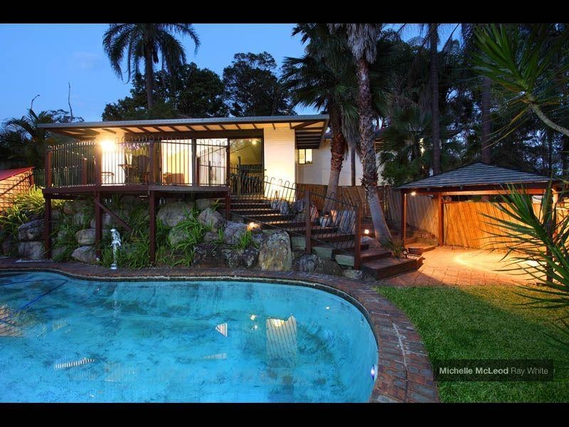 13 Yeoman Street, Chapel Hill QLD 4069