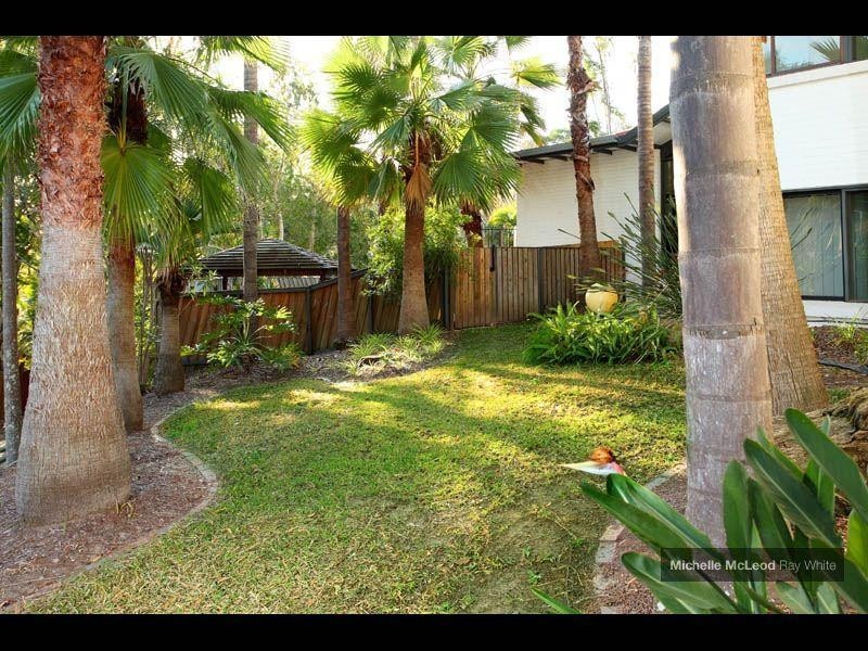 13 Yeoman Street, Chapel Hill QLD 4069