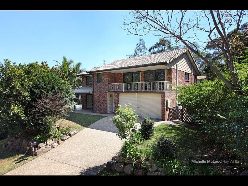 8 Spearwood Place, Chapel Hill QLD 4069