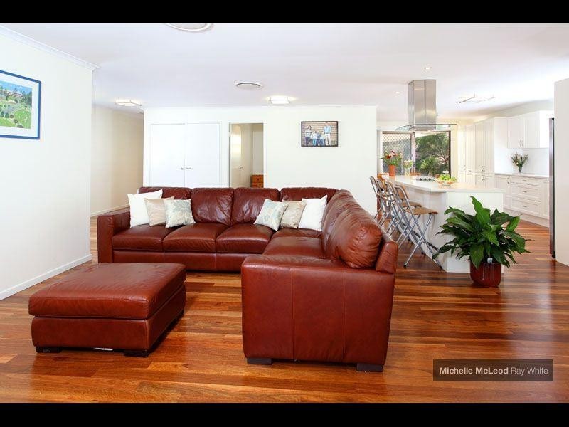 8 Spearwood Place, Chapel Hill QLD 4069