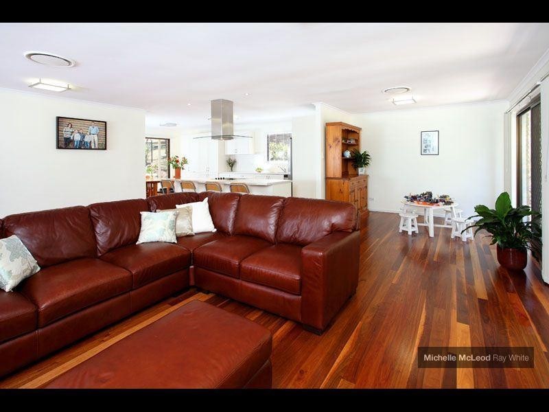 8 Spearwood Place, Chapel Hill QLD 4069