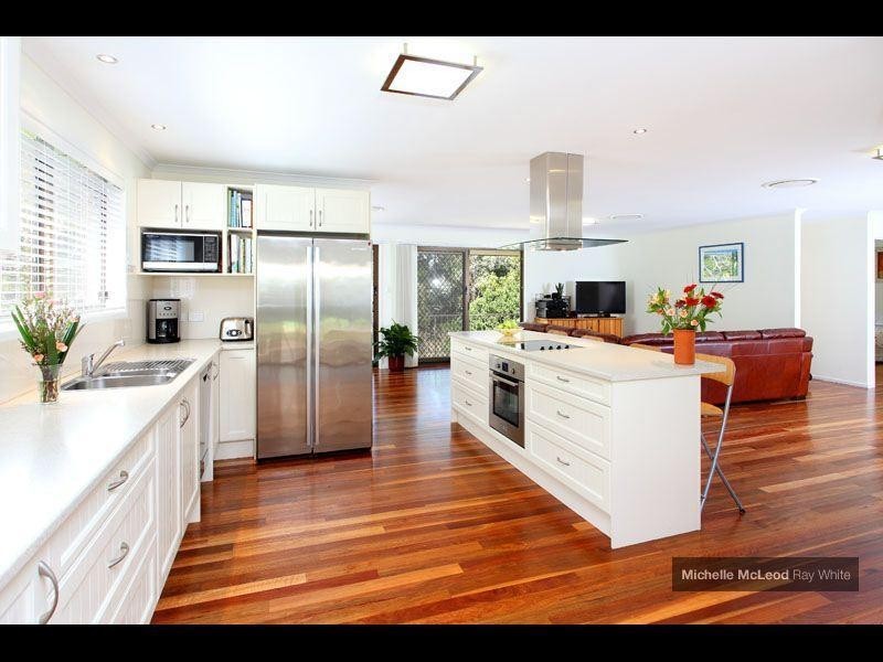 8 Spearwood Place, Chapel Hill QLD 4069