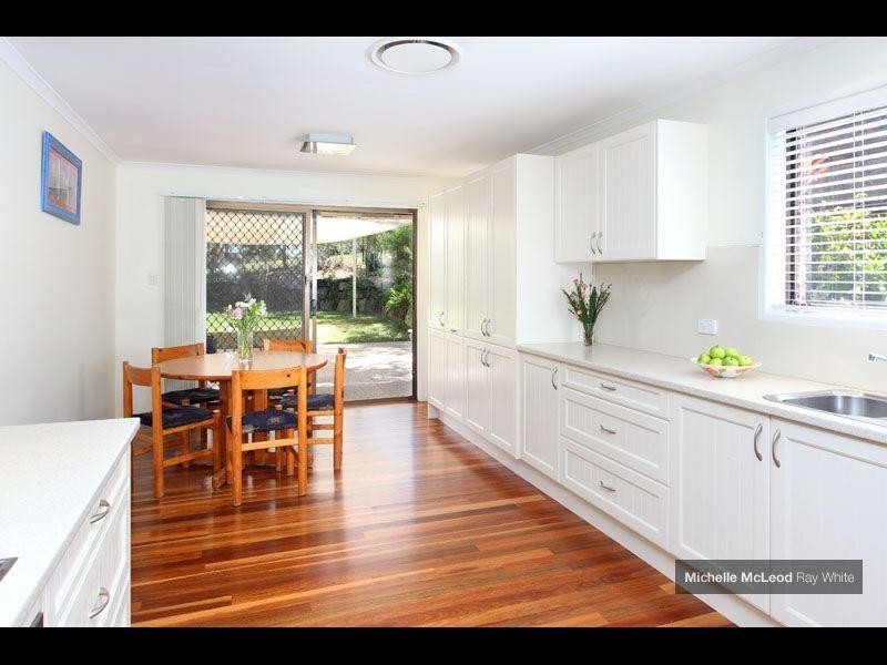 8 Spearwood Place, Chapel Hill QLD 4069