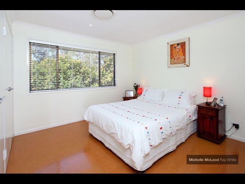 8 Spearwood Place, Chapel Hill QLD 4069