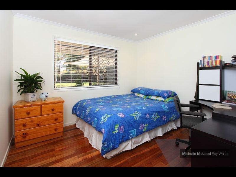 8 Spearwood Place, Chapel Hill QLD 4069