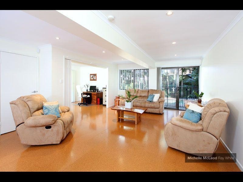 8 Spearwood Place, Chapel Hill QLD 4069