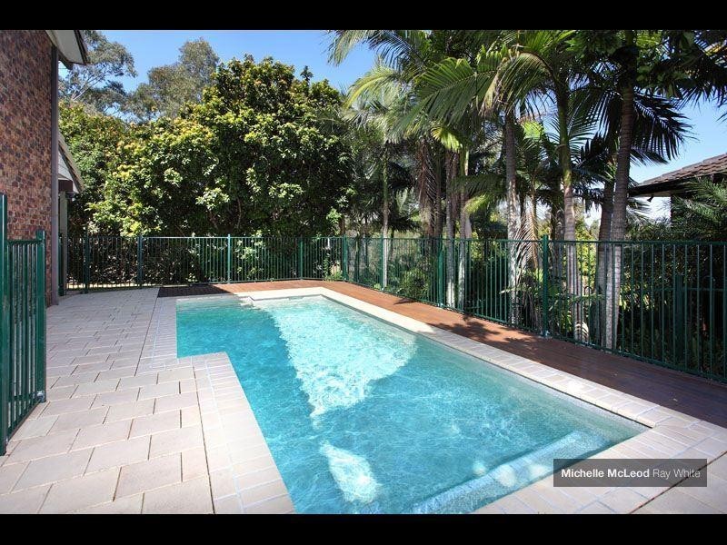 8 Spearwood Place, Chapel Hill QLD 4069