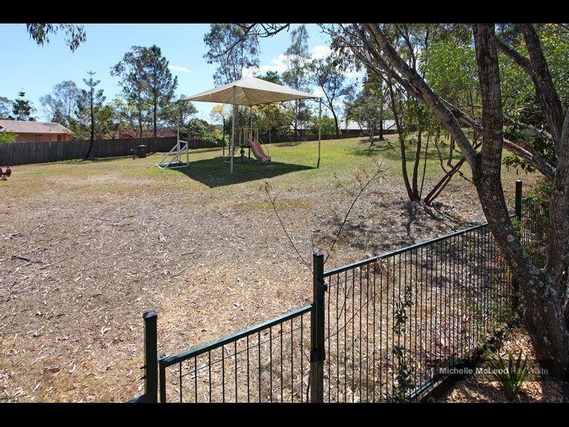 8 Spearwood Place, Chapel Hill QLD 4069