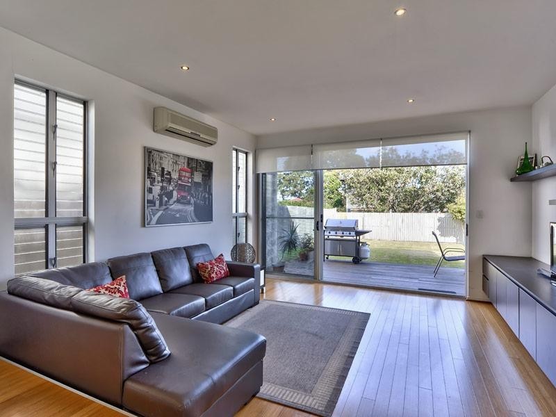 74 King Arthur Terrace, Tennyson QLD 4105