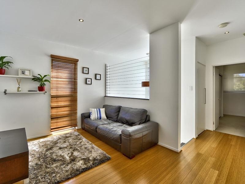 74 King Arthur Terrace, Tennyson QLD 4105