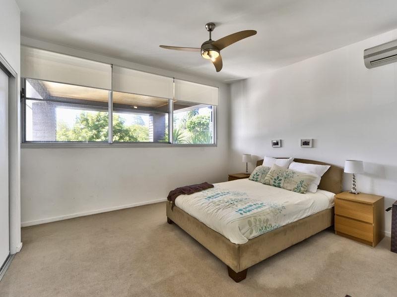 74 King Arthur Terrace, Tennyson QLD 4105