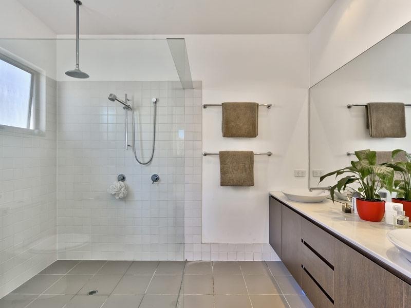 74 King Arthur Terrace, Tennyson QLD 4105