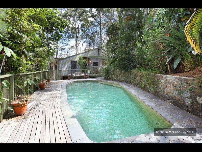 15 Columbia Street, Chapel Hill QLD 4069