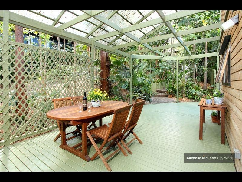 15 Columbia Street, Chapel Hill QLD 4069