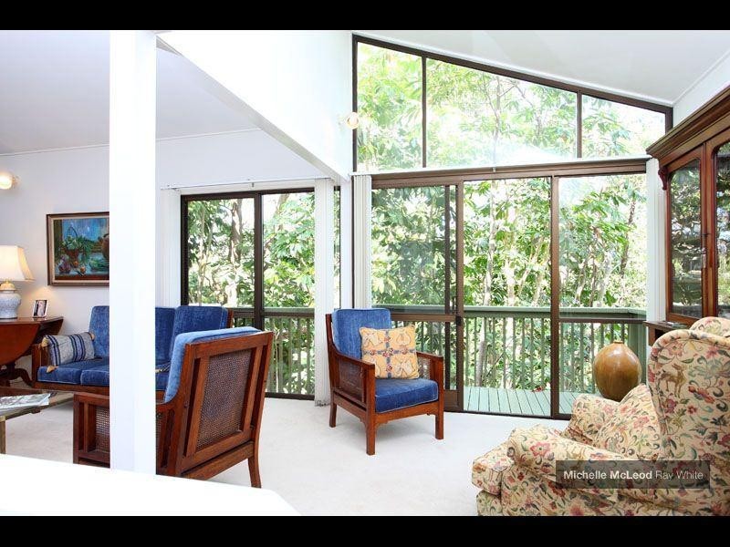 15 Columbia Street, Chapel Hill QLD 4069