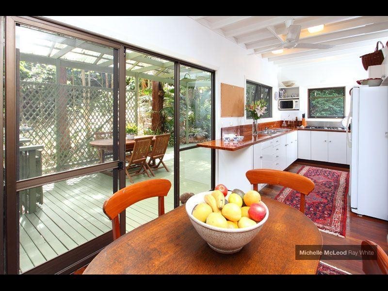 15 Columbia Street, Chapel Hill QLD 4069