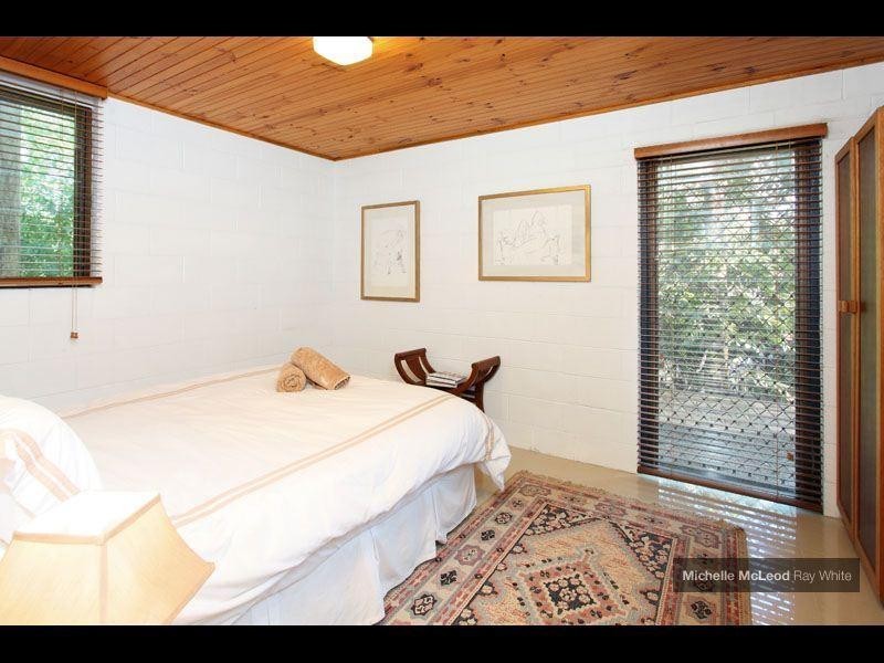 15 Columbia Street, Chapel Hill QLD 4069