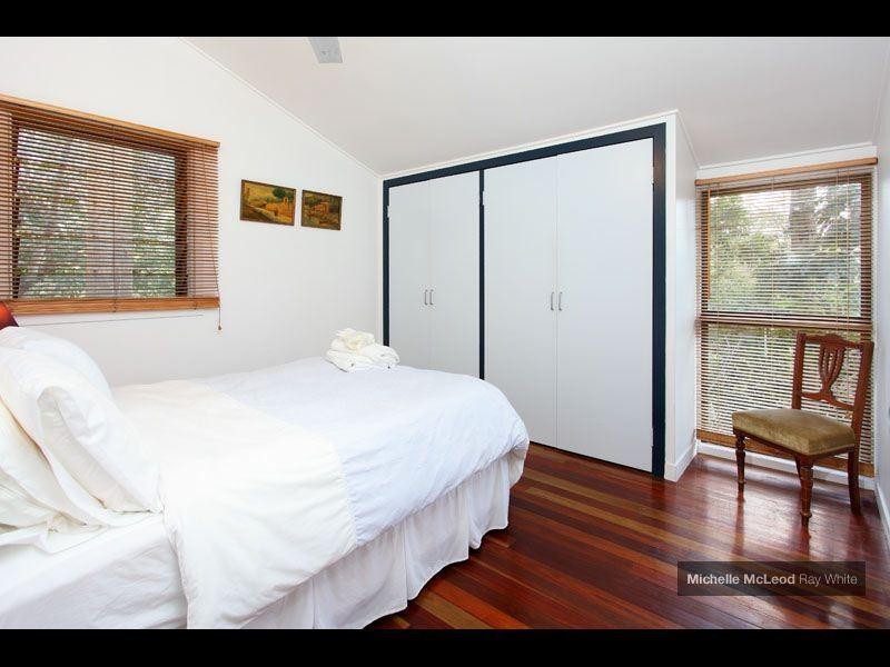 15 Columbia Street, Chapel Hill QLD 4069