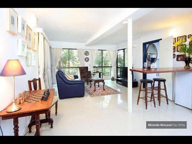 15 Columbia Street, Chapel Hill QLD 4069