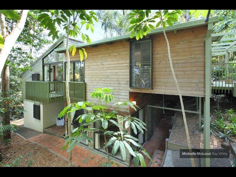 15 Columbia Street, Chapel Hill QLD 4069