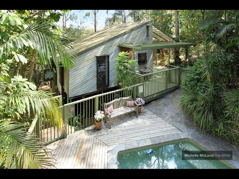 15 Columbia Street, Chapel Hill QLD 4069