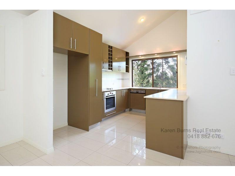 6 Robyn Street, Chapel Hill QLD 4069