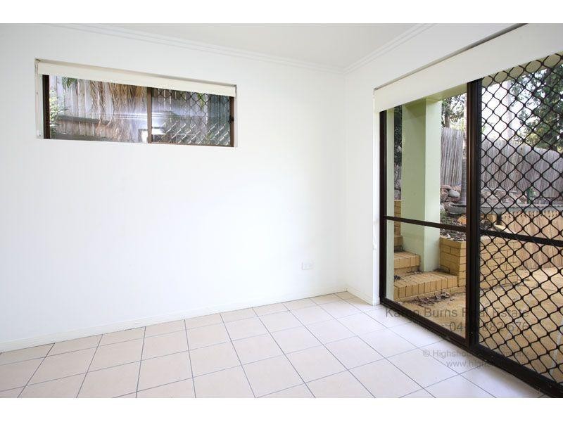 6 Robyn Street, Chapel Hill QLD 4069